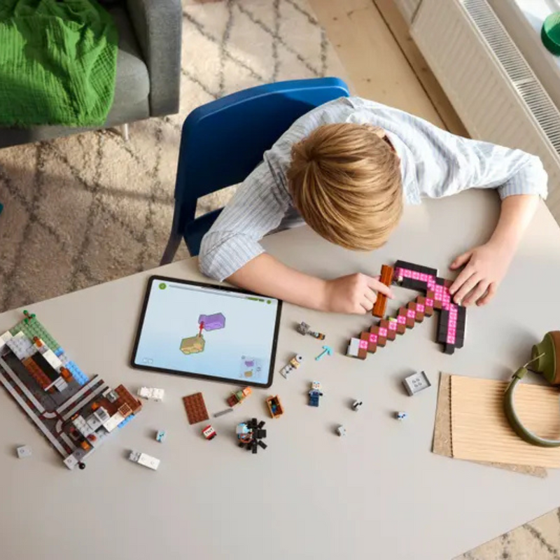 LEGO MINECRAFT 21277 PICKAXE MINE. MULVEYS.IE