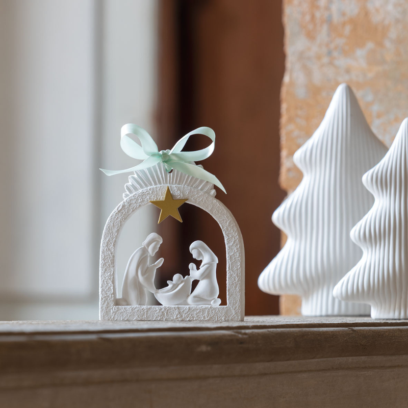 Plaster Nativity Scene Stable with Sapin Givré/Pine Scent: Mathilde