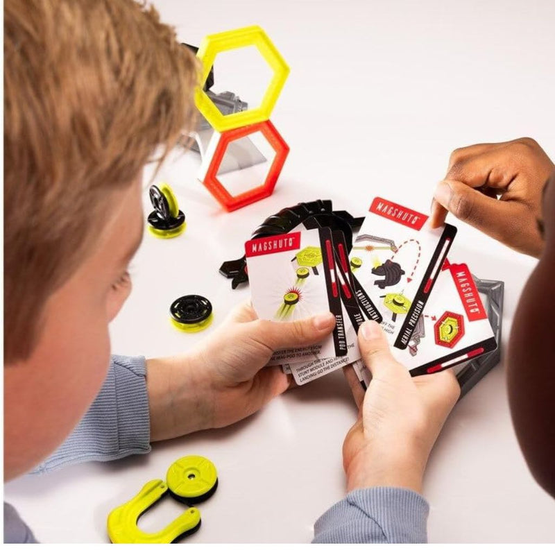Tomy  Fat Brain Toys Magshuto Stunt Park